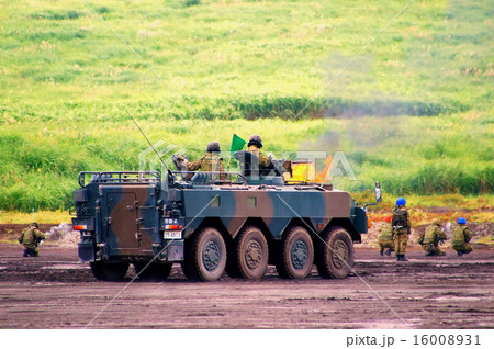 クーガー　９６式装輪装甲車　96WAPC　兵員輸送車　2014年 富士総合火力演習 16008931