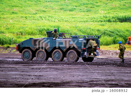 クーガー　９６式装輪装甲車　96WAPC　兵員輸送車　2014年 富士総合火力演習 16008932