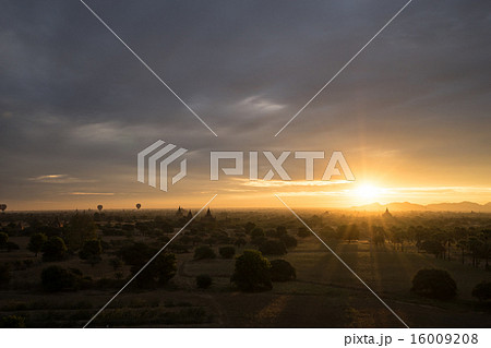 バガンの朝日 バガンの朝日 16009208