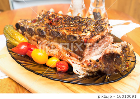 barbecued grilled ribs seasoned with hot spices 16010091