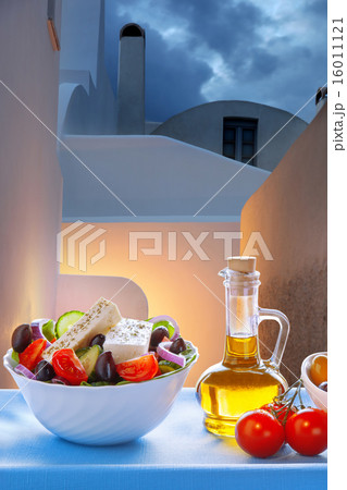 Greek salad on Santorini island in Greece 16011121