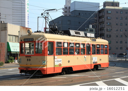 伊予鉄道：松山市内線／路面電車（モハ50形前期型：旧塗装） 16012251