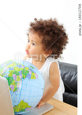 グローバルな幼児 16012709