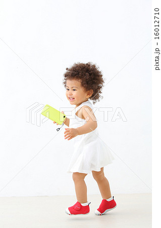 スマートフォンと女の子 スマートフォンと女の子 16012710