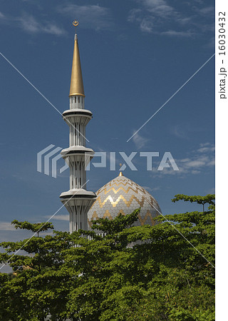 Sabah State Mosque in Kota Kinabalu 16030432
