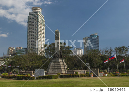 Skyline of Central Manila seen from Rizal Park 16030441