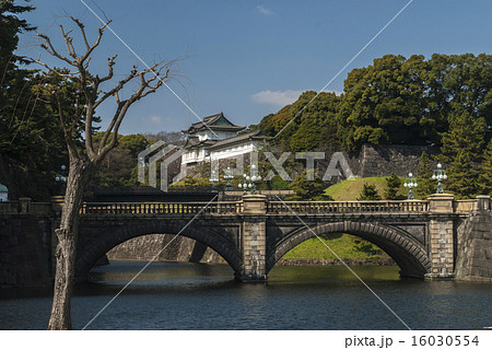 Bridge in the Emperor's Palace Complex in Tokyo Bridge in the Emperor's Palace Complex in Tokyo 16030554