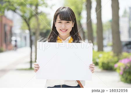 若い女性 若い女性 16032056