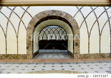 subway station interior 16033367