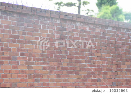 レンガの塀が残る住宅 16033668