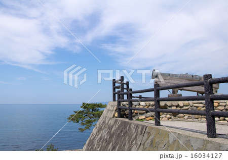 海へ向かう大砲 16034127