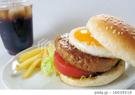 てりやきバーガーとコーラ 16039319
