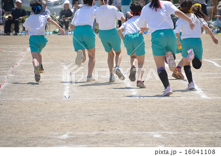 運動会のリレー 16041108