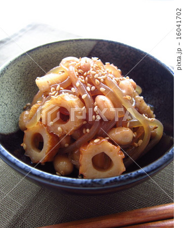 大豆と糸こんにゃくと竹輪のおいしい炒め煮の写真素材