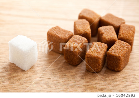 brown and white cubes of sugar 16042892