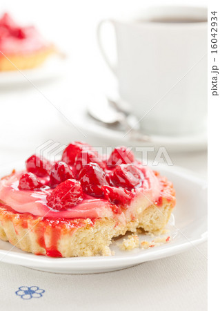 tasty strawberry pie tasty strawberry pie 16042934