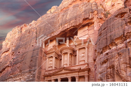 Al Khazneh or The Treasury at Petra, Jordan Al Khazneh or The Treasury at Petra, Jordan 16043131