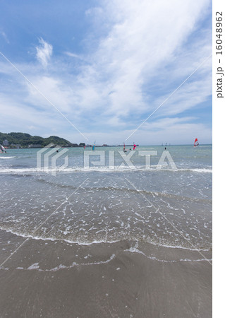 波打ち際と海の観光イメージ 16048962