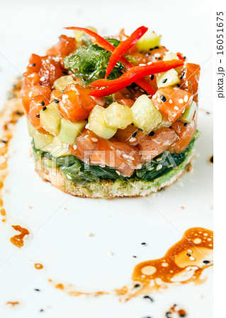 salad with salmon 16051675