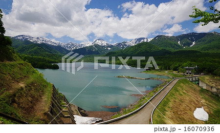 笹ヶ峰ダムと妙高連山の写真素材