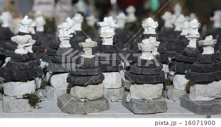 small models trulli have a souvenir Apulian stone 16071900