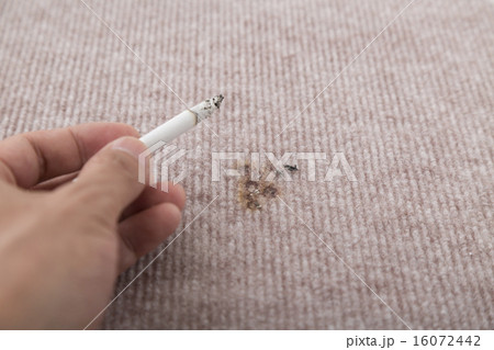 タバコの不始末 16072442