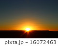 砂漠からの夕日 16072463