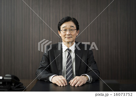 ビジネスマン　社長 16073752
