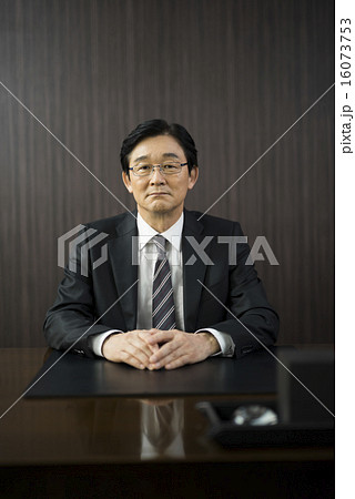 ビジネスマン　社長 16073753