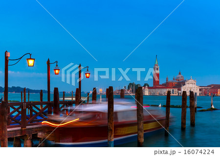 San Giorgio Maggiore in Venice lagoon, Italia San Giorgio Maggiore in Venice lagoon, Italia 16074224