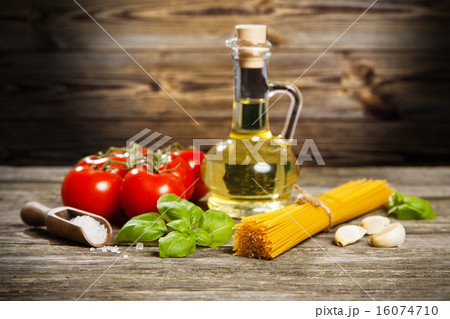 Spaghetti ingredients 16074710