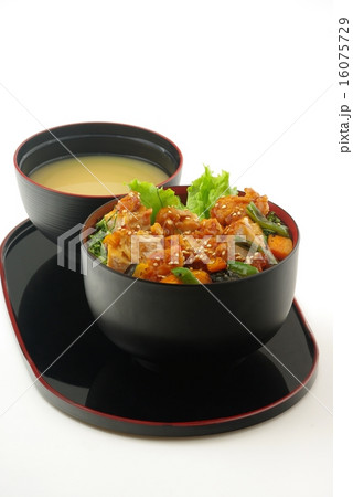 焼き鳥丼 16075729