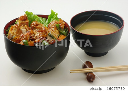 焼き鳥丼 焼き鳥丼 16075730