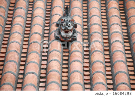赤瓦とシーサー 16084298