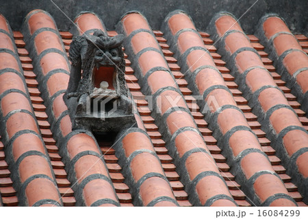 赤瓦とシーサー 16084299