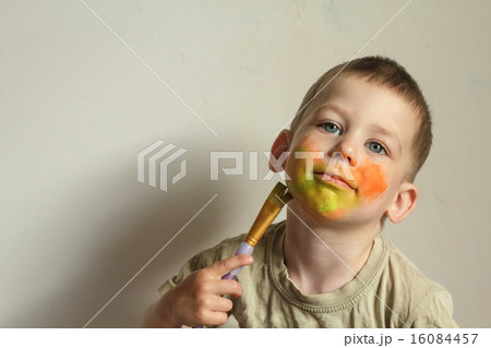 Child painting his face 16084457