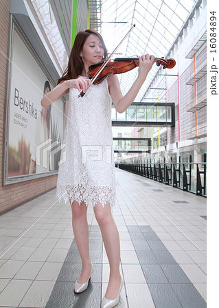 美人バイオリニスト 16084894