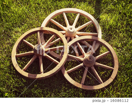 Wooden wheels 16086112