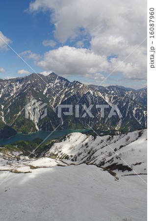 立山黒部 大観峰駅より、黒部湖~たんぼ平をのぞむ 立山黒部 大観峰駅より、黒部湖~たんぼ平をのぞむ 16087960