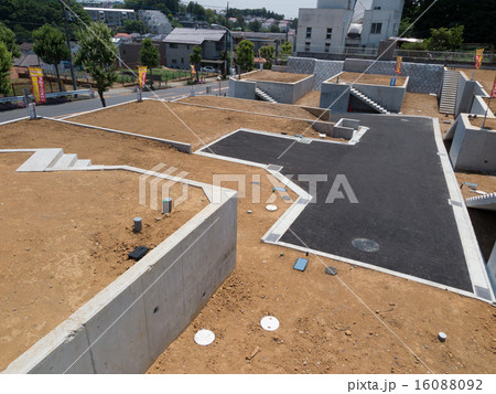 住宅街の分譲地 16088092