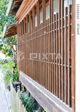 江戸町屋の軒下 16089095