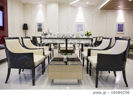 A modern waiting room interior A modern waiting room interior 16089296