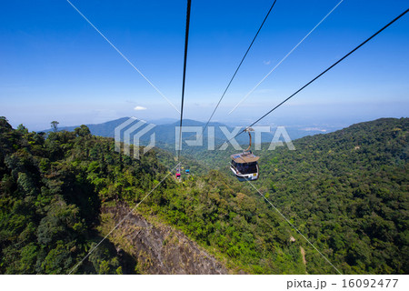 Cable car working at mountain 16092477