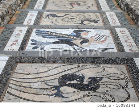 mosaic decoration on the garden steps walkway mosaic decoration on the garden steps walkway 16093341