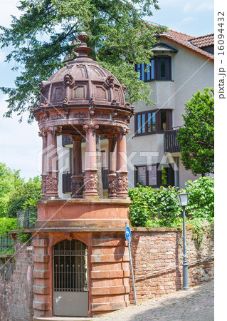 Details of the architecture of the old town  16094432