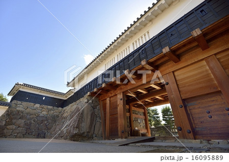 松本城・太鼓門 16095889