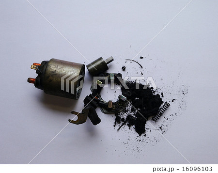 ブラシ摩耗で故障のセルモーター 16096103