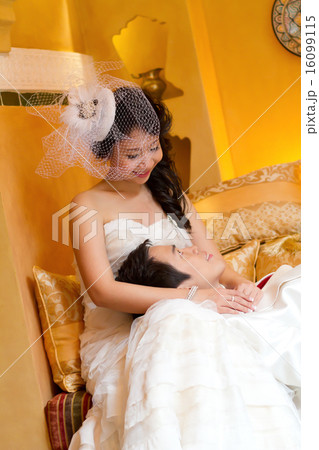 Asian Bride and Groom 16099115