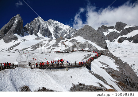 Jade dragon snow mountain 16099393