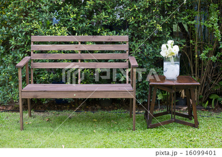 Wood bench decorated with white roses Wood bench decorated with white roses 16099401